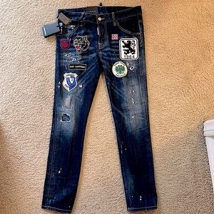 I'm selling this beautiful DSQUARED2 jean size 27 (S) in color blue